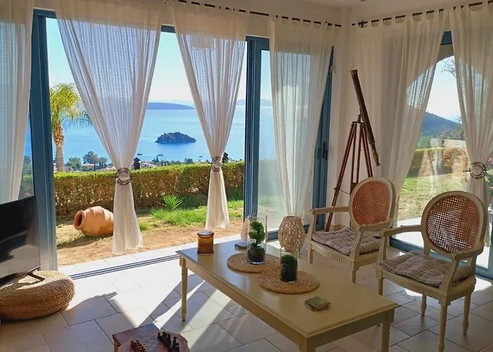 Lilian Horizon Villa Tolo